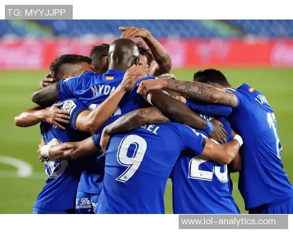 西甲大战巴萨狂胜曼联五球神扑瞬间点燃全场激情解析