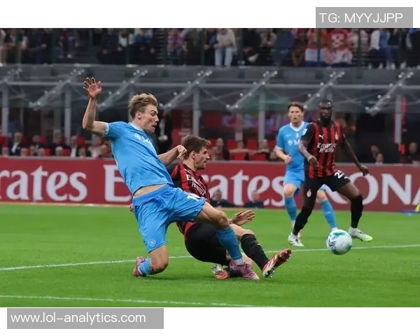 意甲焦点战曼联小胜巴黎神奇扑救引发争议判罚热议