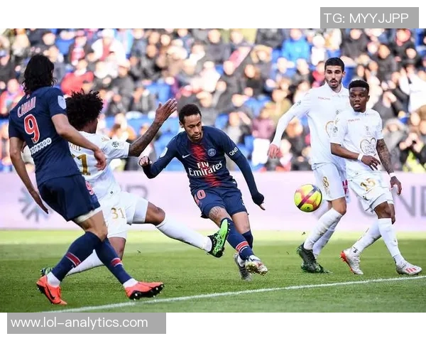 西甲激战巴黎圣日耳曼逆转马竞全场沸腾转会传闻引发热议